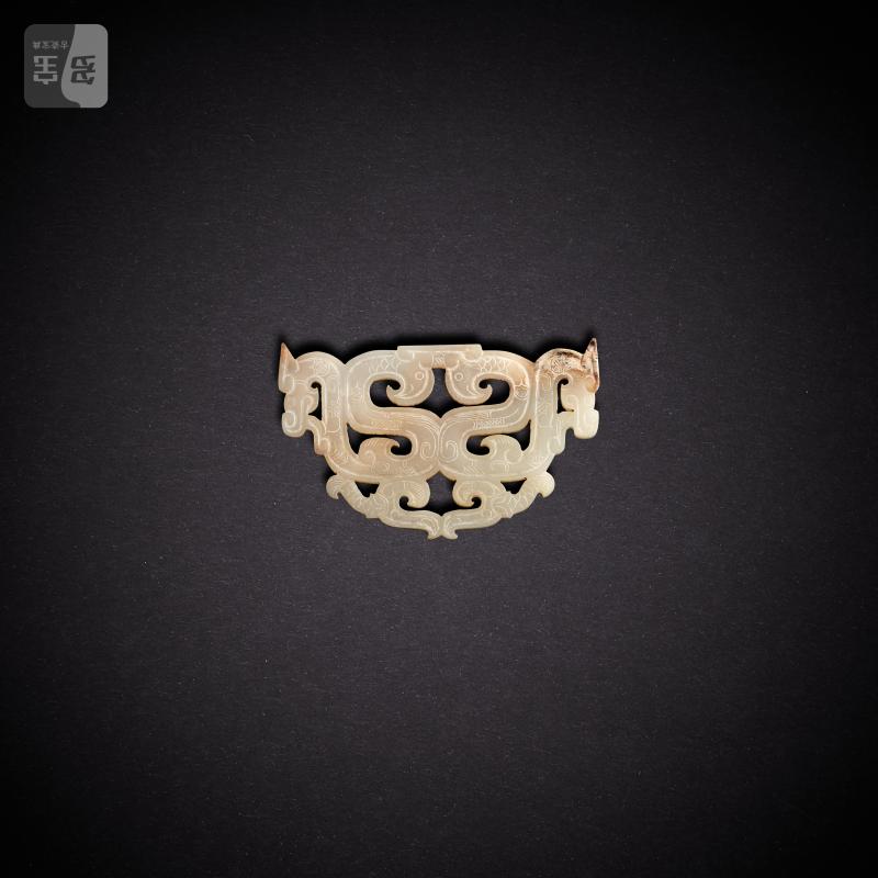 A white jade reticulated 'dragon and phoenix' pendant, Eastern Zhou dynasty, Spring and Autumn period | 東周春秋 白玉鏤雕龍鳳紋珮